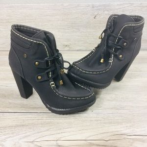 Lace up ankle heeled boots.